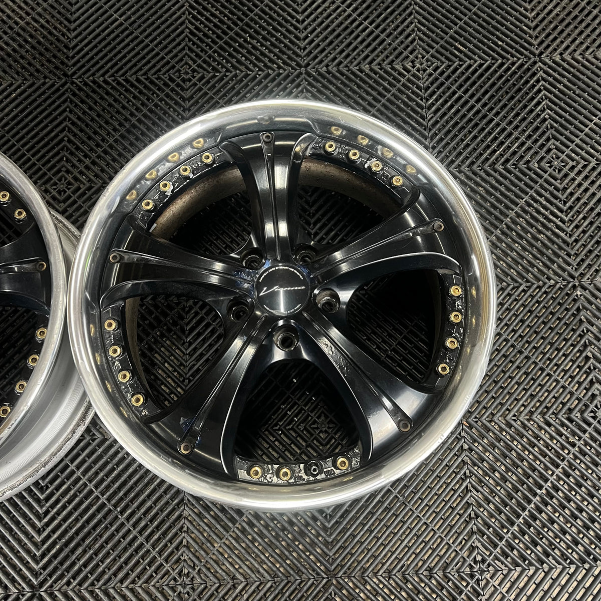 VIENNA COURAGE 2本 SSR Vienna Courage PAIR (2) 5x114.3 18x7.5 +43 – Parts From Japan