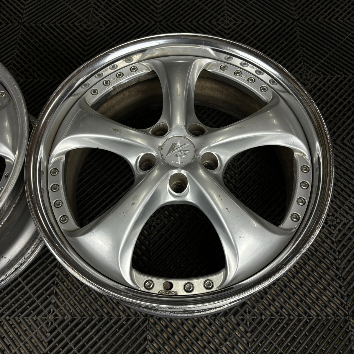 ワークVSーKF 19x8JJ OFF38 PCD 114.3 H5 2本 Work Wheels VS-KF 5x114.3 19x8+15 Light Grey Silver A Disk