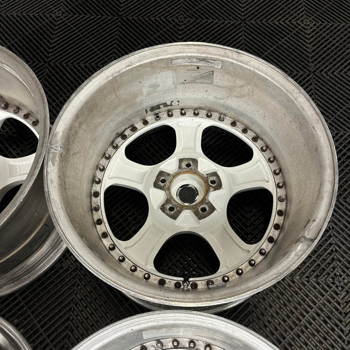 Work Evolution Stitch

5x114.3

18x8.5 +35

18x10.5 +19