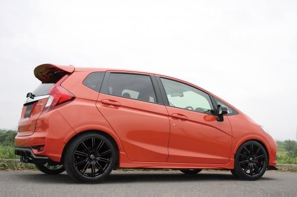 Garage Vary | Low Form Fender Flares Urethane for Honda Fit (GK3-GK6/GP5-GP6) 2017+ - Image 2