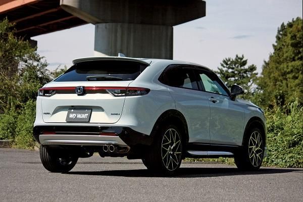Garage Vary | Rear Roof Spoiler Urethane for Honda Vezel (RV3-RV6) 2021-2024 - Image 5