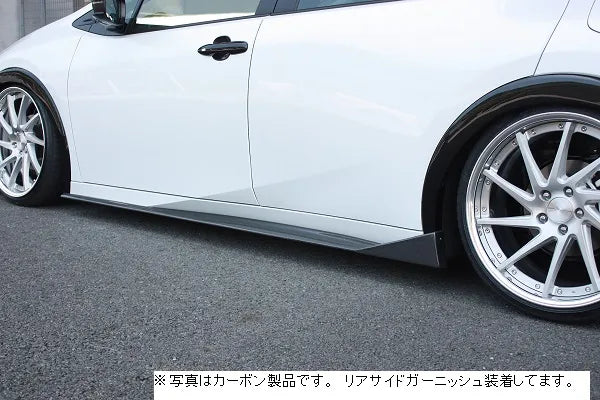 Garage Vary | Side Steps (FRP) for Toyota Prius (MXWH60/65)