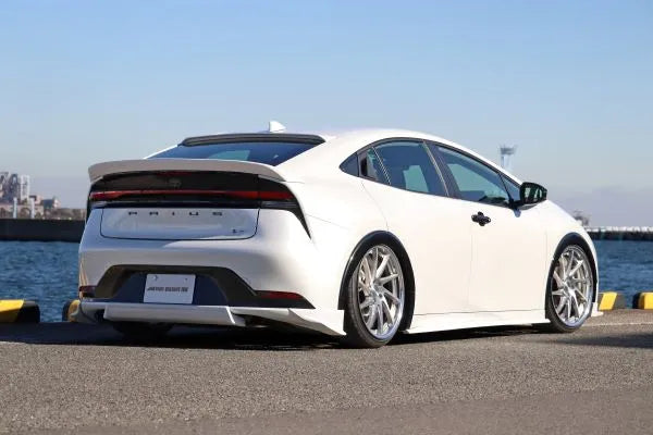 Garage Vary | Trunk Wing T-2 (FRP) for Toyota Prius (MXWH60/65)