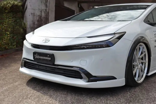 Garage Vary Easy Lip Urethane – Toyota Prius MXWH60/65 front close up
