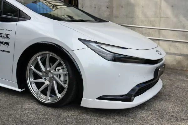 Garage Vary Easy Lip Urethane – Toyota Prius MXWH60/65 front corner detail