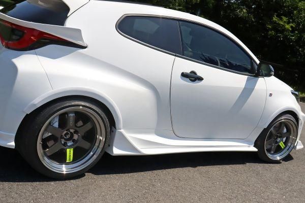 Garage Vary | Glide Side Skirts FRP for Toyota GR Yaris Kouki (GXPA16)