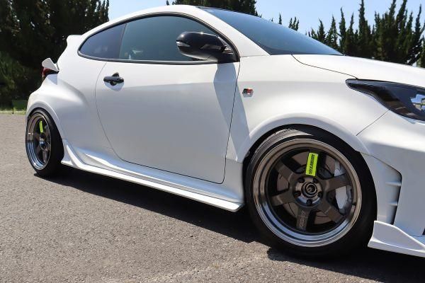 Garage Vary | Glide Side Skirts FRP for Toyota GR Yaris Kouki (GXPA16) - Image 2