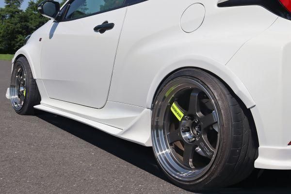 Garage Vary | Glide Side Skirts FRP for Toyota GR Yaris Kouki (GXPA16) - Image 3
