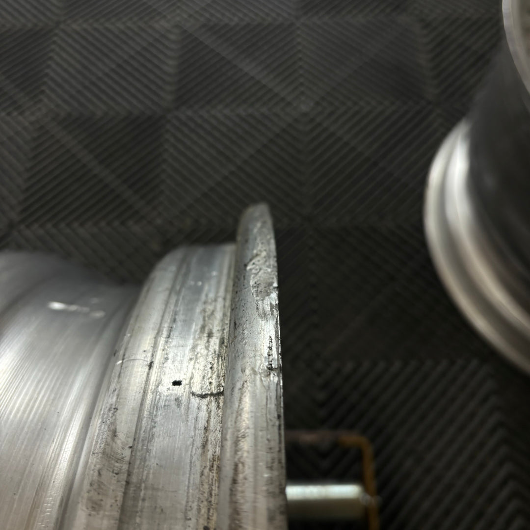 Concept Neeper Ghini

5x114.3

18x10 -16

18x11 -29