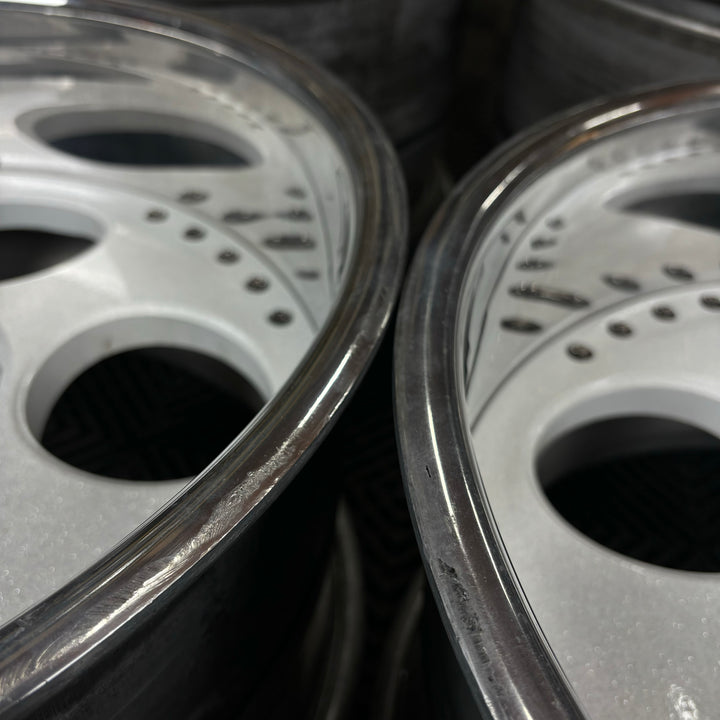 Concept Neeper Ghini

5x114.3

18x10 -16

18x11 -29