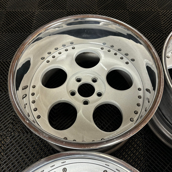 Concept Neeper Ghini

5x114.3

18x10 -16

18x11 -29