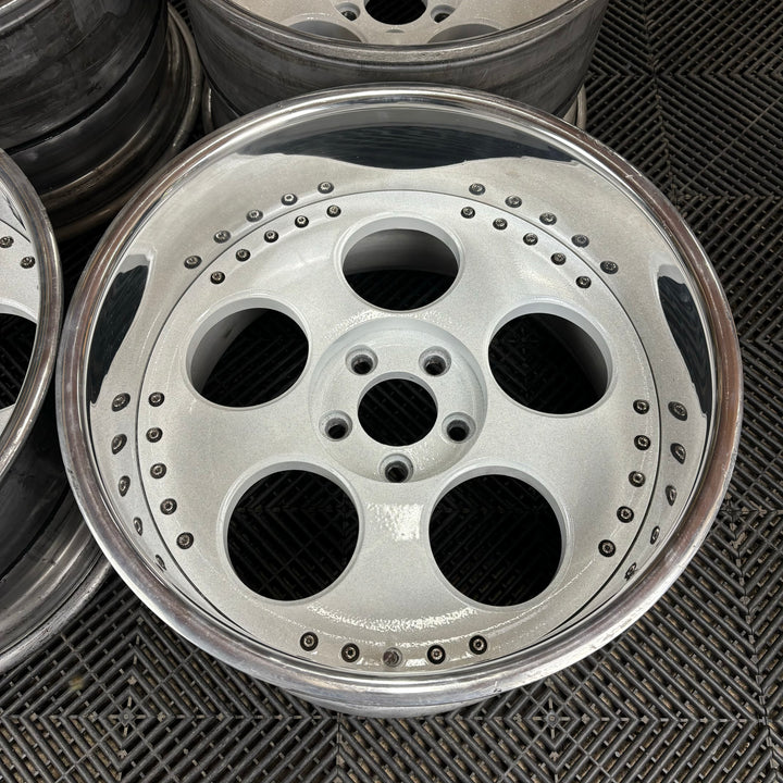 Concept Neeper Ghini

5x114.3

18x10 -16

18x11 -29