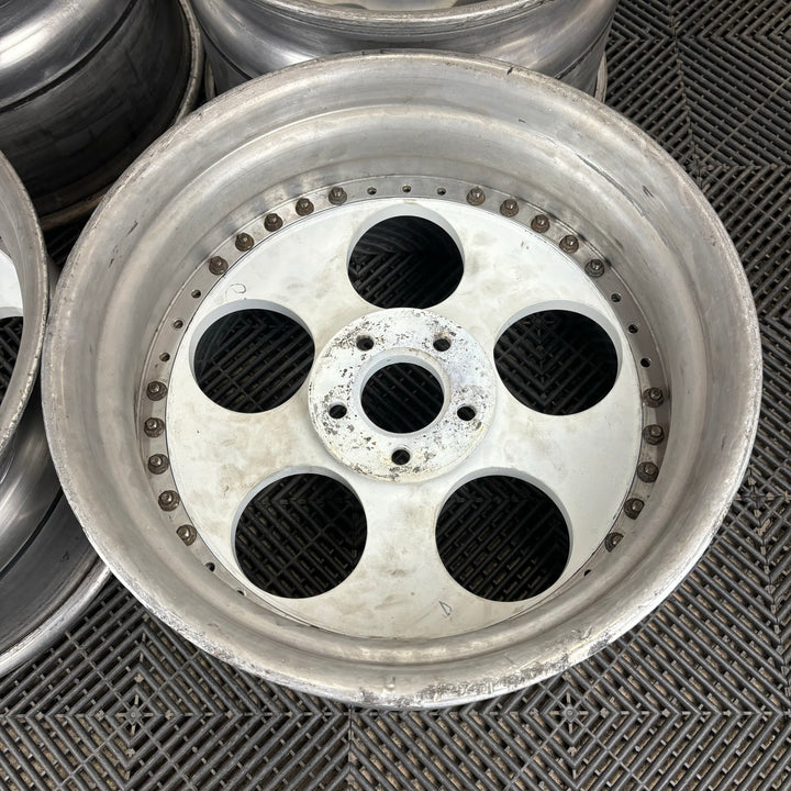 Concept Neeper Ghini

5x114.3

18x10 -16

18x11 -29