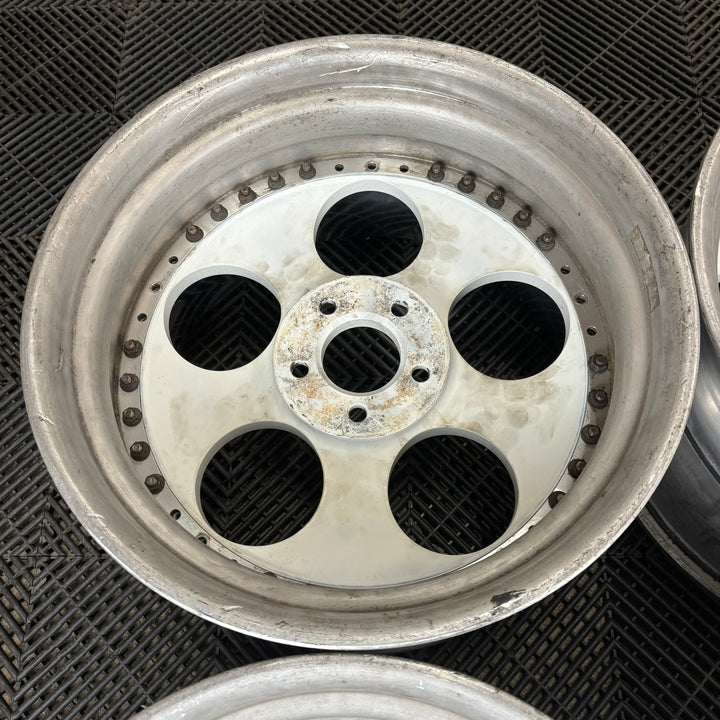 Concept Neeper Ghini

5x114.3

18x10 -16

18x11 -29