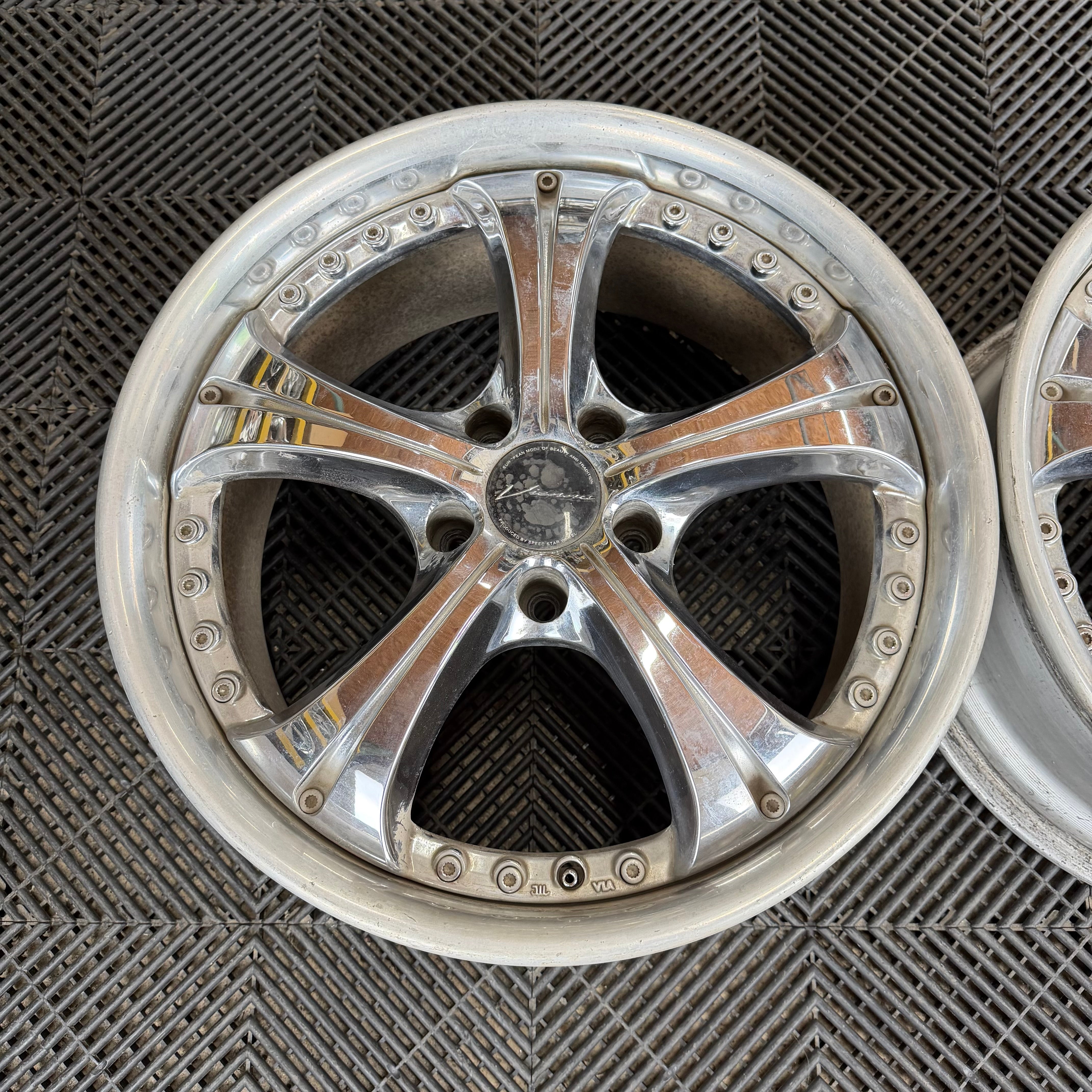 SSR Vienna Courage PAIR (2) | 5x114.3 | 18x8.5+37 – Parts From Japan