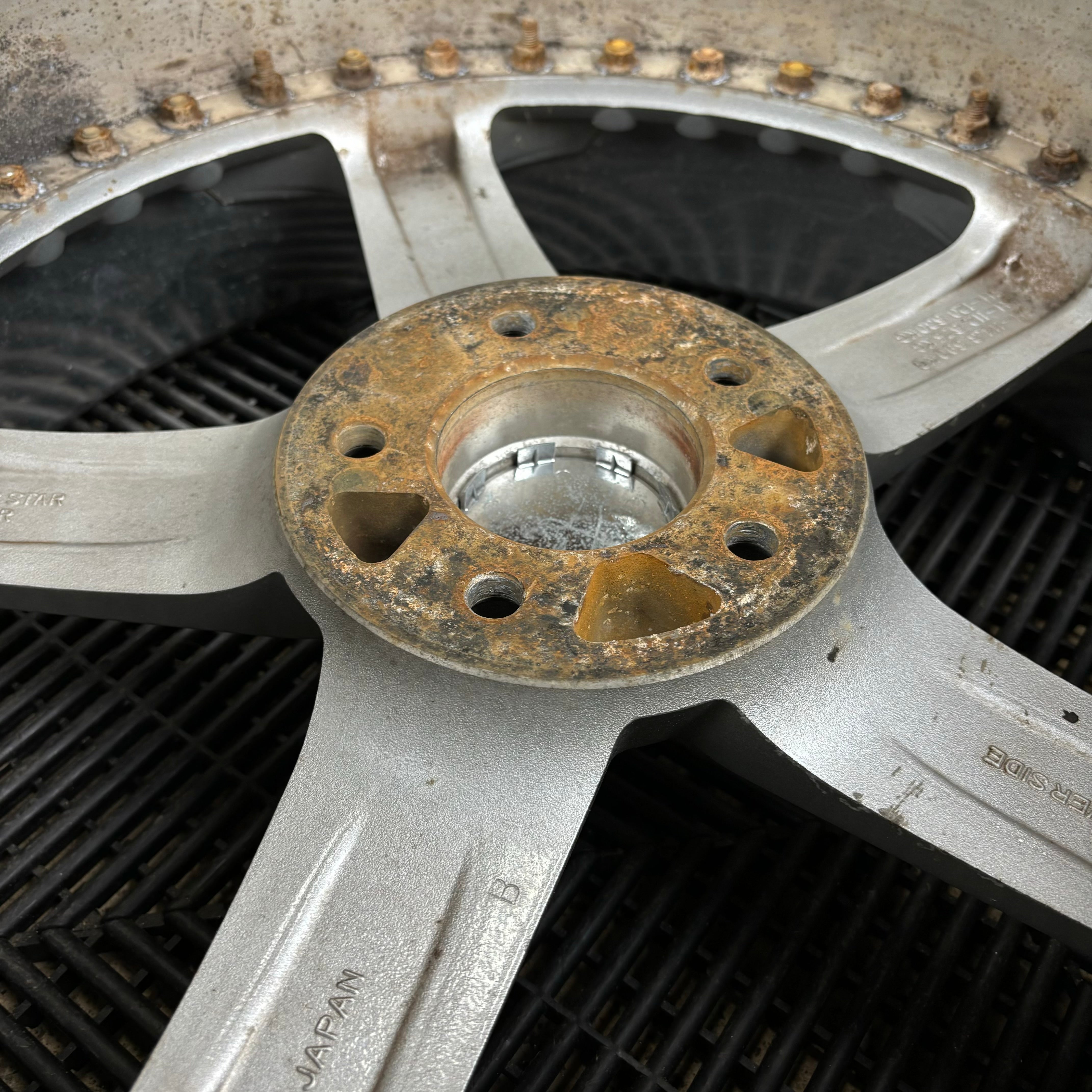 Riverside Trafficstar RTS PAIR (2) / 5x114.3 / 19x10 +23 – Parts