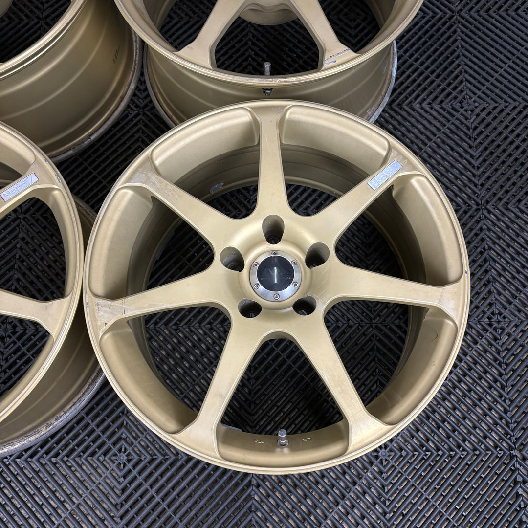 Advan AVS Model 7 / 5x114.3 / 17x8 +38 & 17x9 +38