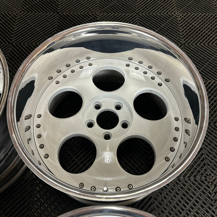 Concept Neeper Ghini

5x114.3

18x10 -16

18x11 -29