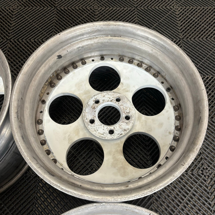 Concept Neeper Ghini

5x114.3

18x10 -16

18x11 -29
