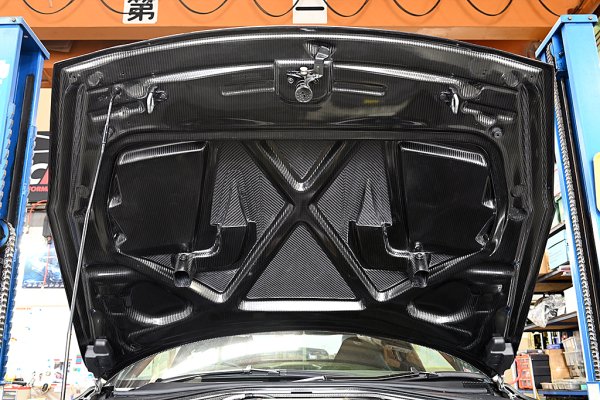 TOP SECRET M17 Dry Carbon Hood for Nissan R35 GTR